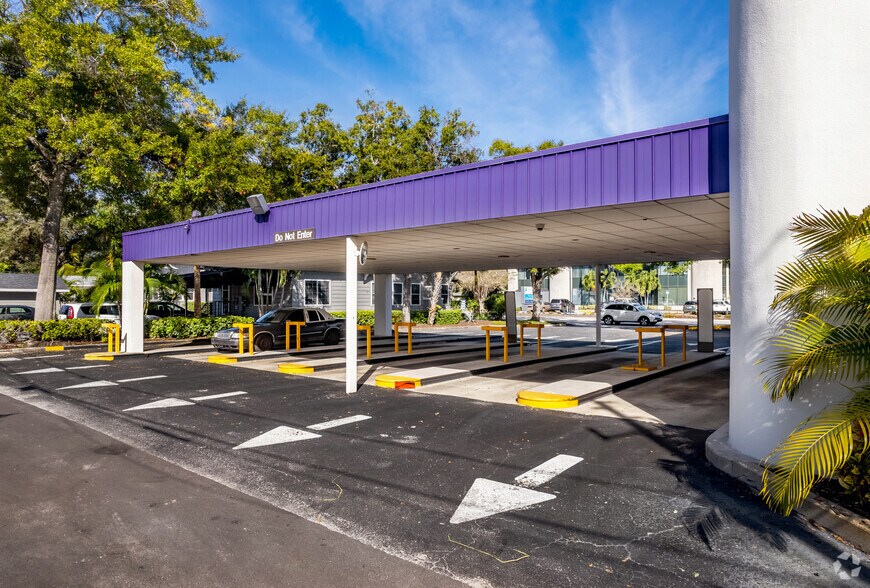 More Photos Of 2180 4th St N, Saint Petersburg Bank For Sale