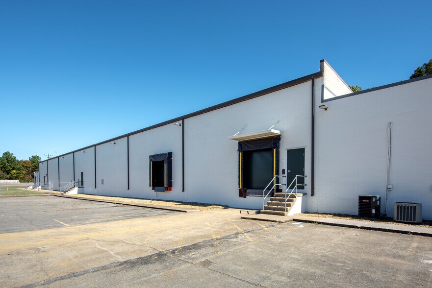 More Photos Of 1700 Overhead Bridge Rd NE, Cleveland Warehouse For Lease