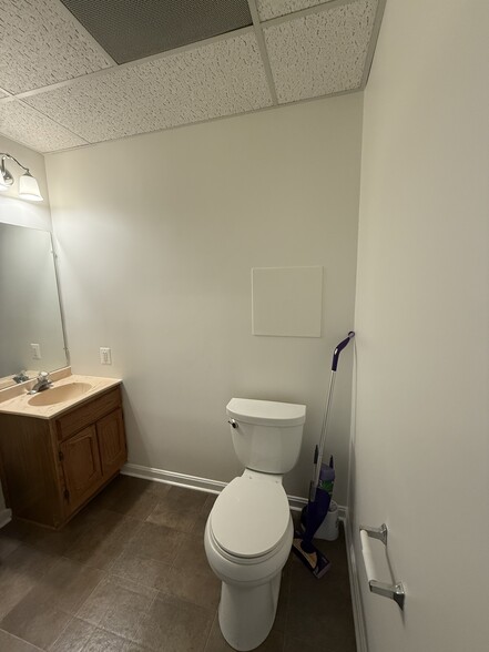 More Photos Of 8 Irongate Dr, Waldorf Warehouse For Lease