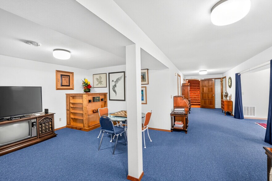 More Photos Of 420-422 Main Street St, Riggins Specialty For Sale