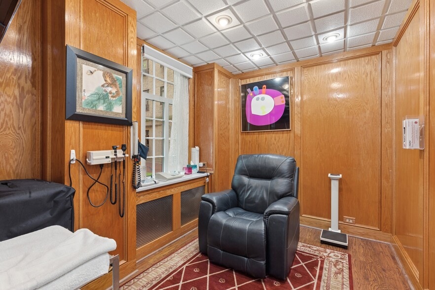 More Photos Of 25 Central Park W, New York Apartments For Lease