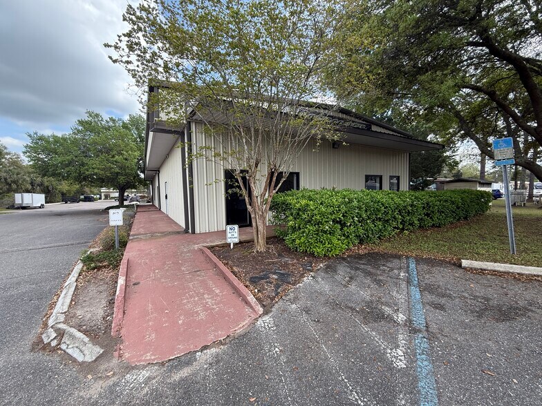 Primary Photo Of 850500 Us-17, Yulee Auto Repair For Lease