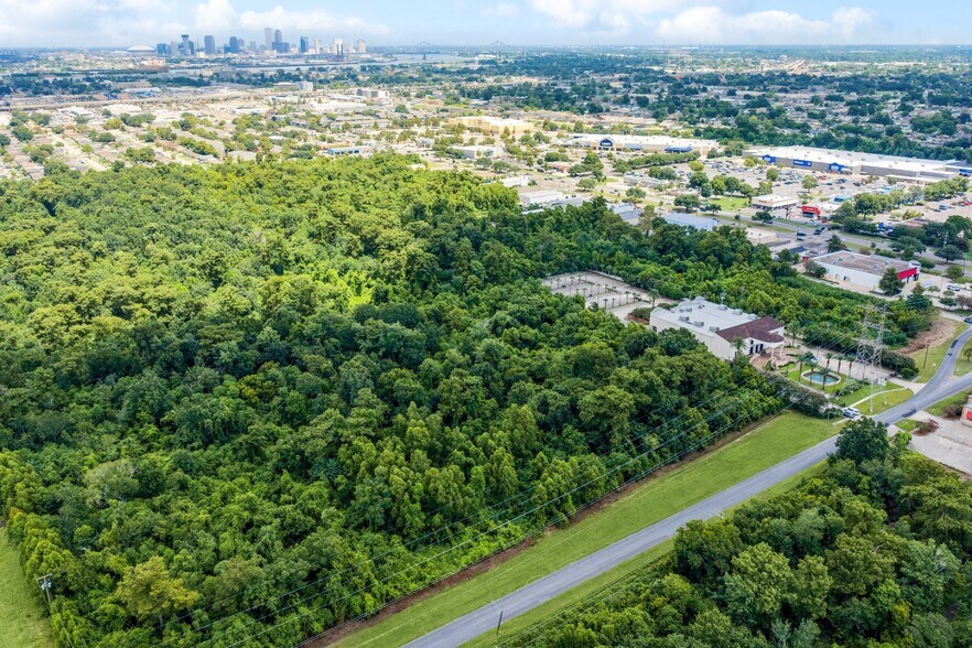 More Photos Of Gretna Blvd at Broadway Ave., Harvey Land For Sale