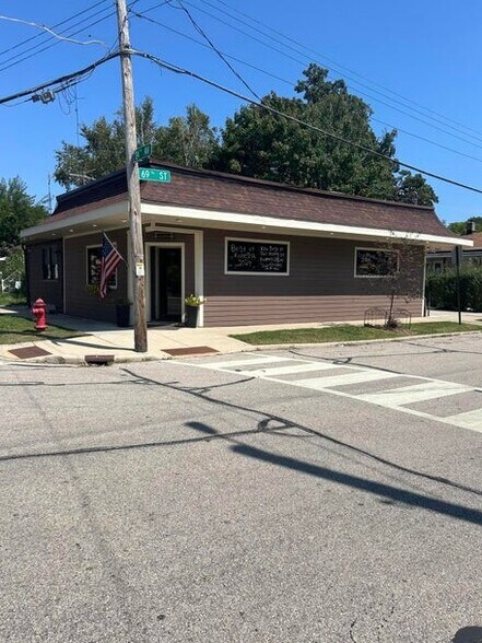 Primary Photo Of 6833 24th Ave, Kenosha Storefront Retail Residential For Sale