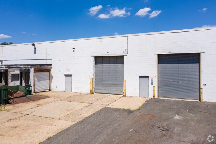More Photos Of 207 Pond Ave, Middlesex Warehouse For Lease