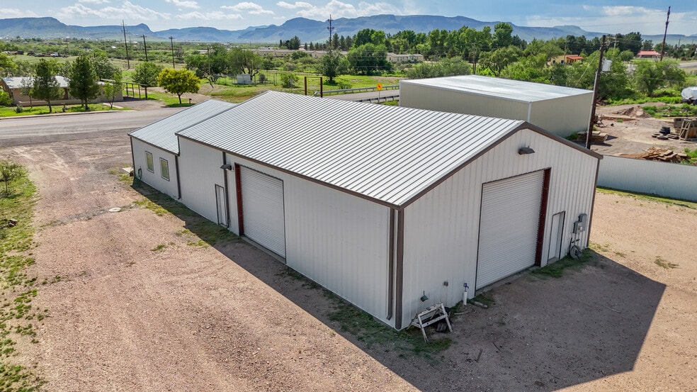 More Photos Of 2160 TX-118, Alpine Light Distribution For Sale