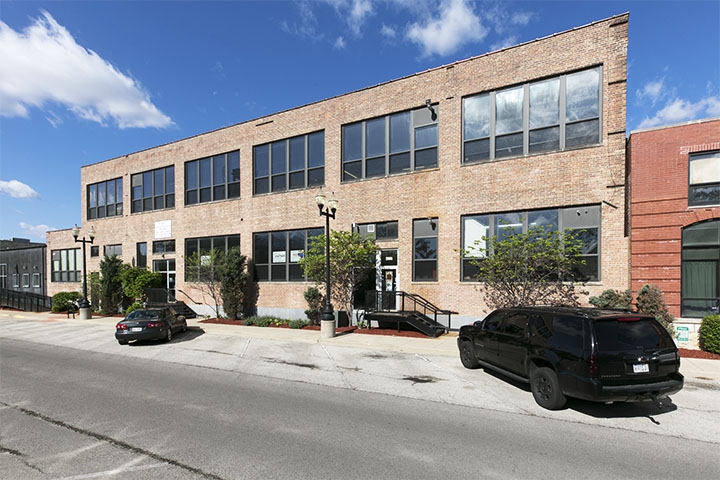 Primary Photo Of 4222 N Ravenswood Ave, Chicago Manufacturing For Lease