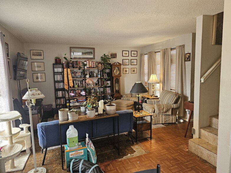 More Photos Of 2220 Mission Hill Dr, Austin Multifamily For Sale