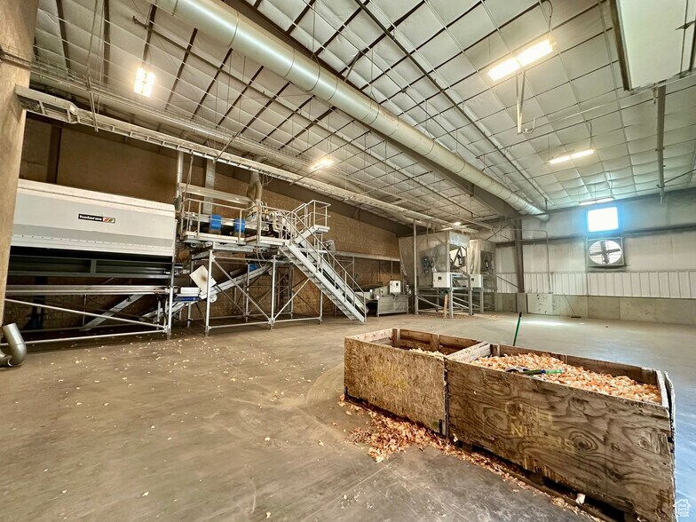 More Photos Of 848 S 2000 W, Syracuse Unknown For Lease