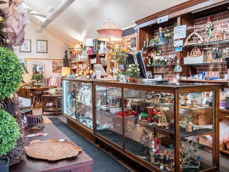 More Photos Of 807 Wilcox St, Castle Rock Storefront For Sale