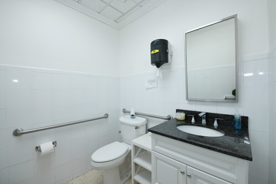 More Photos Of 5220 S University Dr, Davie Office For Sale