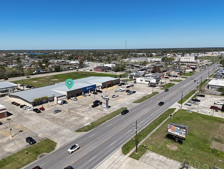 More Photos Of 1003 Beglis Pky, Sulphur Restaurant For Lease