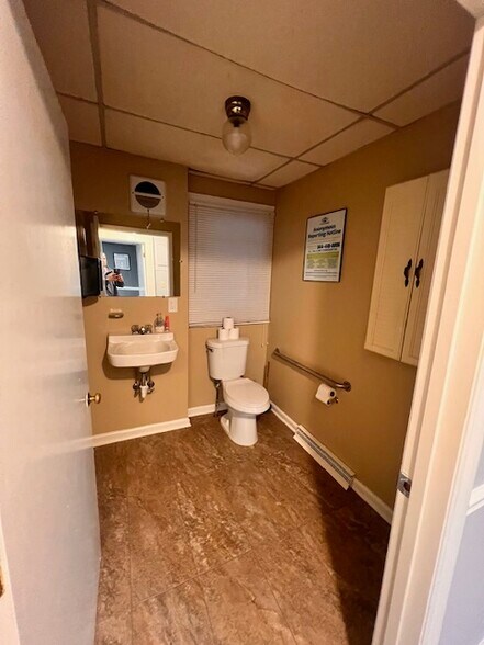 More Photos Of 812 Eastchester Dr, High Point Office For Lease