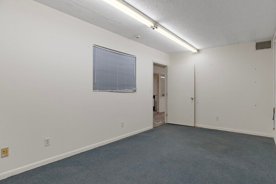 More Photos Of 377 Highway 40 W, Inglis Flex For Lease