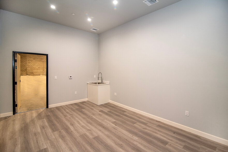 More Photos Of 8582 Telfair Ave, Sun Valley Warehouse For Lease