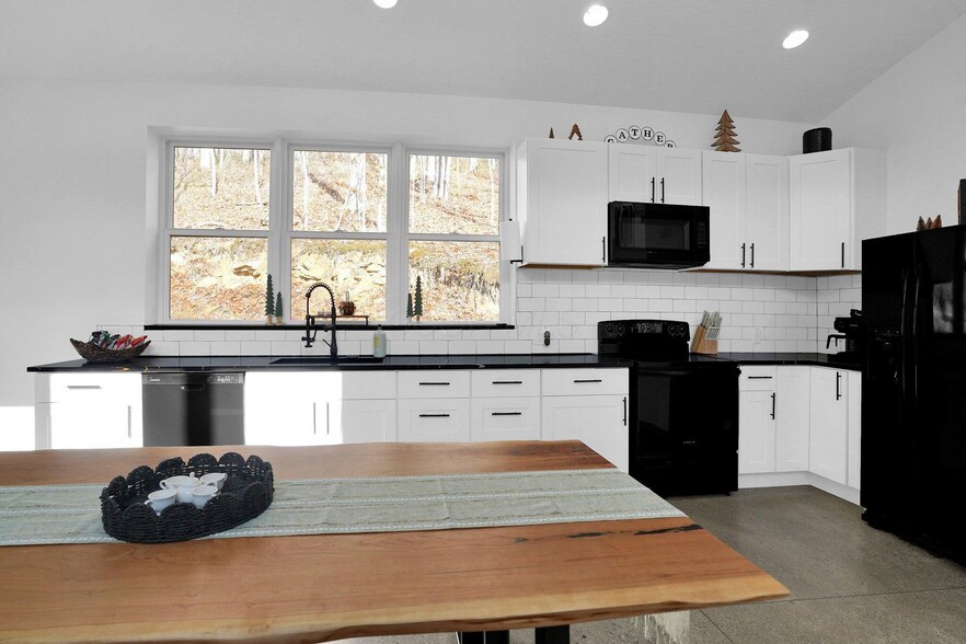 More Photos Of 21360 State Route 327, Laurelville Specialty For Sale