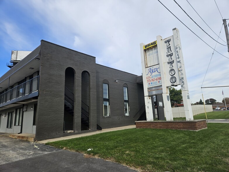 More Photos Of 8646 S Roberts Rd, Justice Storefront Retail Residential For Lease