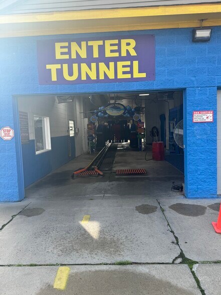 More Photos Of 35481 Harper Ave, Clinton Township Carwash For Sale