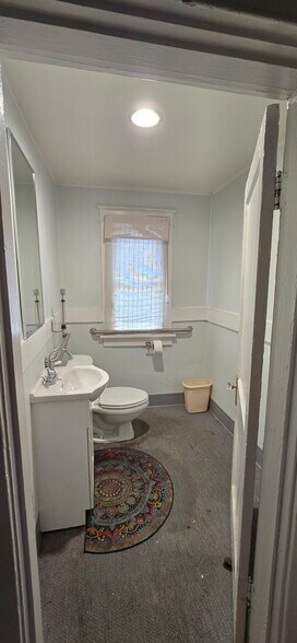 More Photos Of 816 S Cooper St, Memphis Storefront Retail Office For Lease