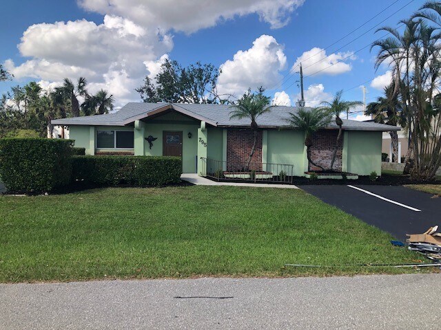 More Photos Of 795 Crestview Cir, Port Charlotte Medical For Sale