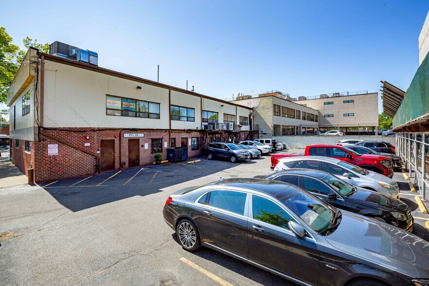 More Photos Of 36-51 Bell Blvd, Bayside Storefront Retail Office For Lease