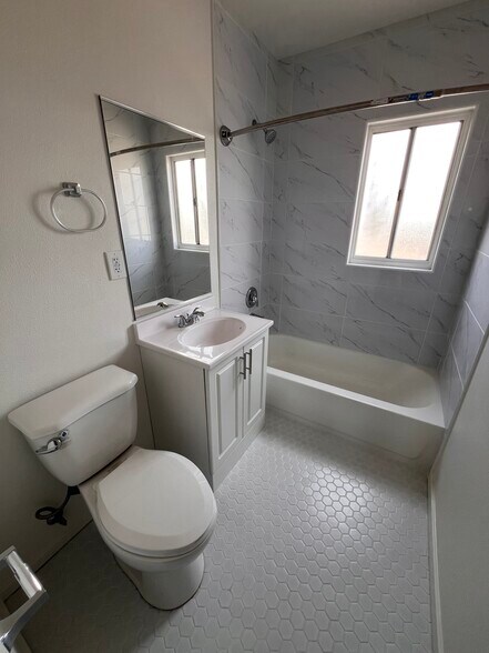 More Photos Of 945 W 76th St, Los Angeles Apartments For Sale