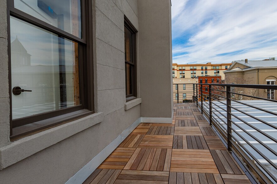 More Photos Of 30-32 Martin Luther King Jr Blvd, Savannah Restaurant For Lease