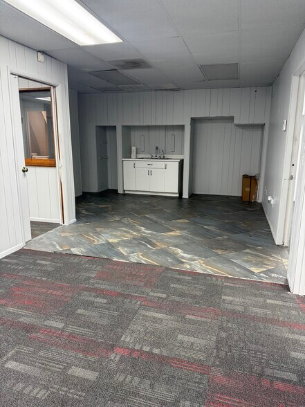 More Photos Of 3935 Enterprise Ave, Naples Auto Salvage Facility For Lease