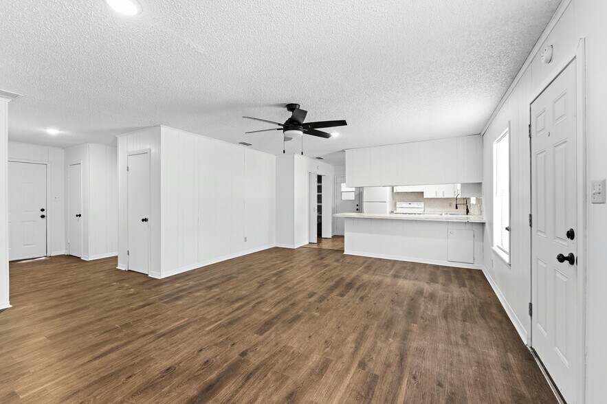 More Photos Of 19470 US Highway 69 N, Lindale Flex For Lease