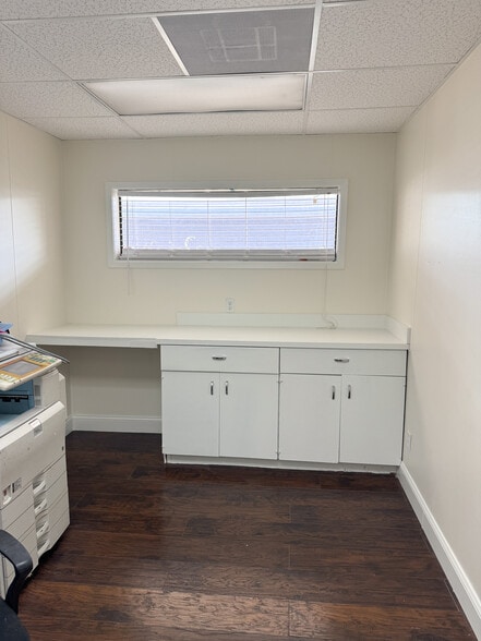 More Photos Of 3630 Almazan Dr, Dallas Medical For Lease