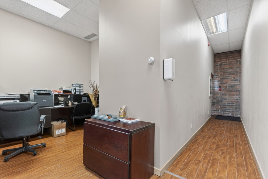 More Photos Of 1558 Rue Viel, Montréal Office For Sale