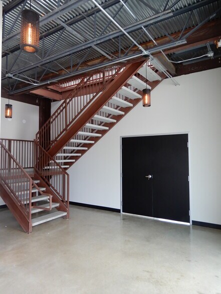 More Photos Of 11215 Conroy Ln, Manchaca Warehouse For Sale