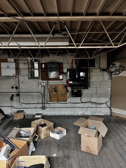 More Photos Of 2011 St Clair Ave NE, Cleveland Auto Repair For Sale