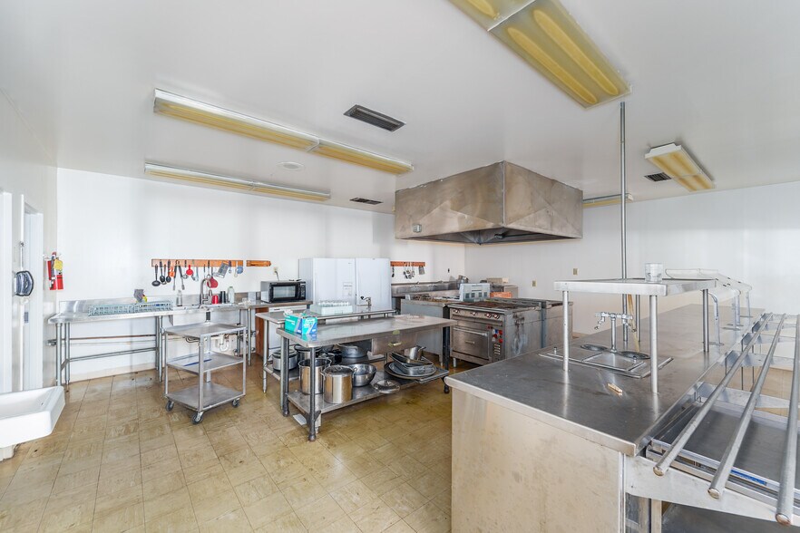 More Photos Of 412 McDonald St, Waycross Specialty For Sale