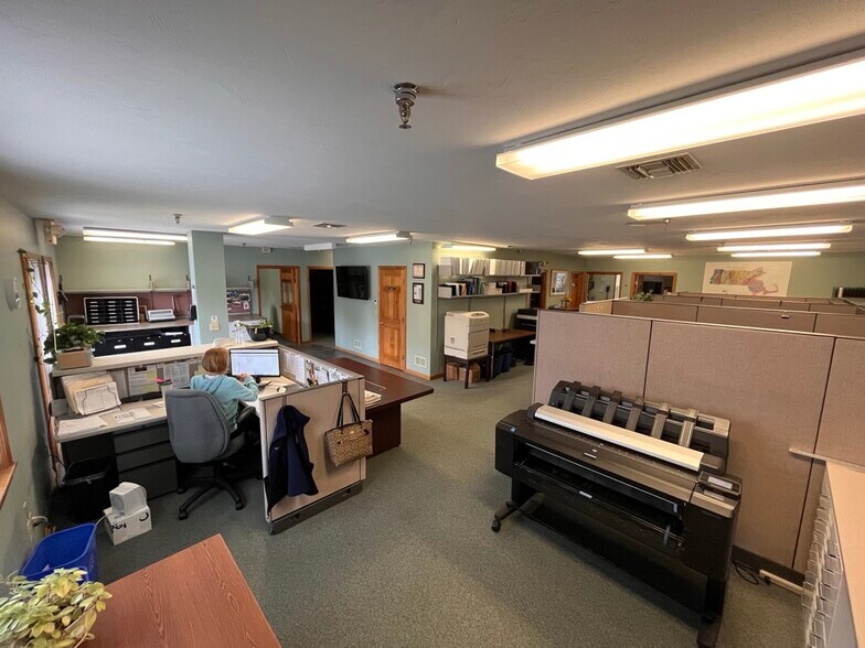More Photos Of 4-6 Barlows Landing Rd, Pocasset Storefront Retail Office For Sale