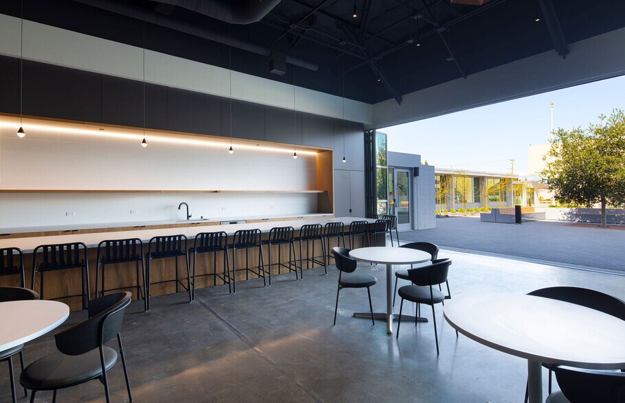 More Photos Of 150 Industrial Rd, San Carlos Flex For Sale