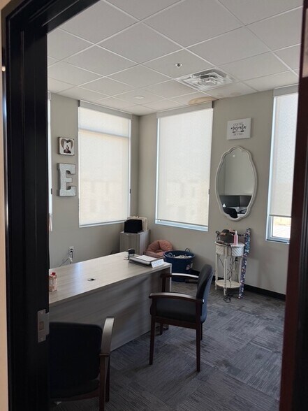 More Photos Of 200 E 8th St, Georgetown Storefront Retail Office For Lease