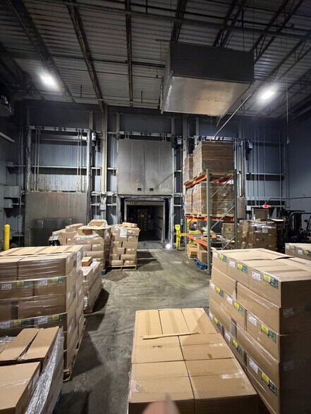 More Photos Of 3255 Meridian Pky, Weston Refrigeration Cold Storage For Lease