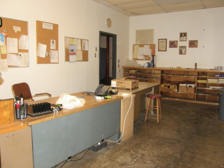 More Photos Of 2112 Industrial Dr, Niles Manufacturing For Sale