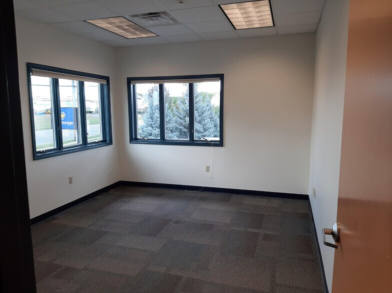 More Photos Of 550 Cayuga Rd, Buffalo Self Storage For Lease