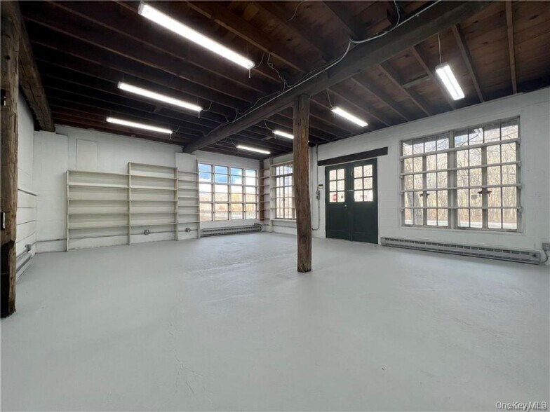 More Photos Of 1 Union School Rd, Montgomery Veterinarian Kennel For Lease