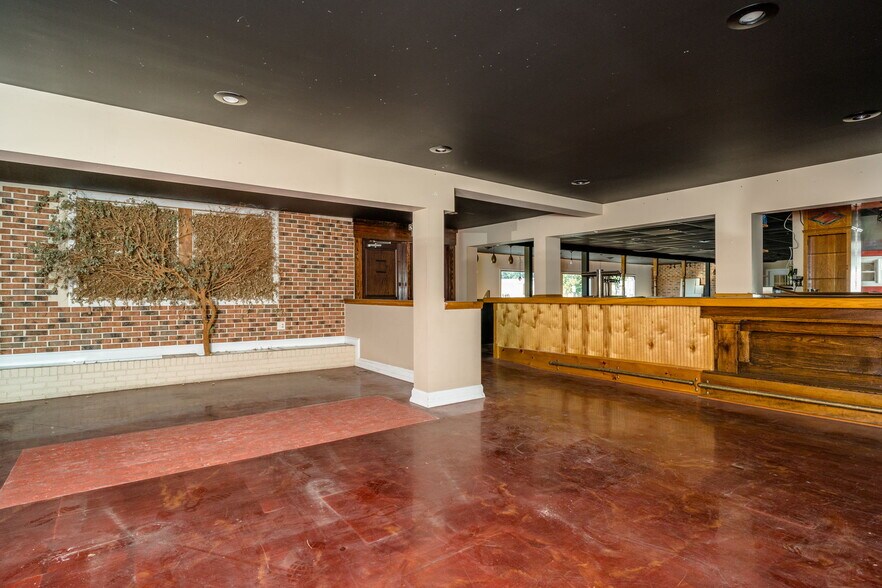 More Photos Of 2323 W Main St, Waynesboro General Retail For Sale