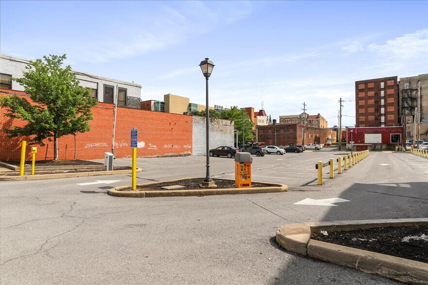 More Photos Of 82 W Washington St, Hagerstown Office For Sale