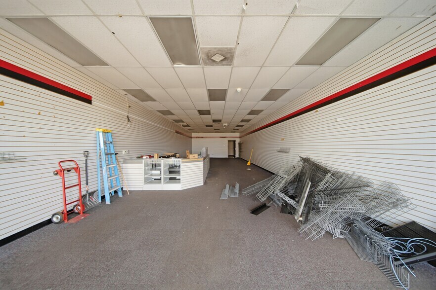 More Photos Of 4311 E Lincolnway, Sterling Unknown For Lease