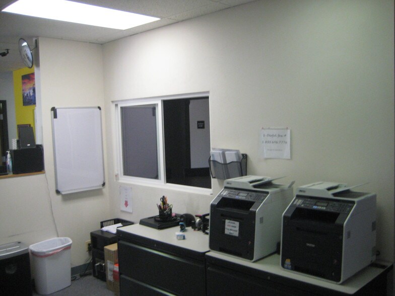 More Photos Of 9848-9858 W Girton Dr, Lakewood Office For Lease