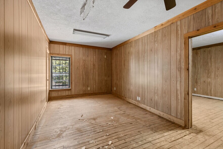 More Photos Of 40648 Hwy290 Business, Waller Office For Sale