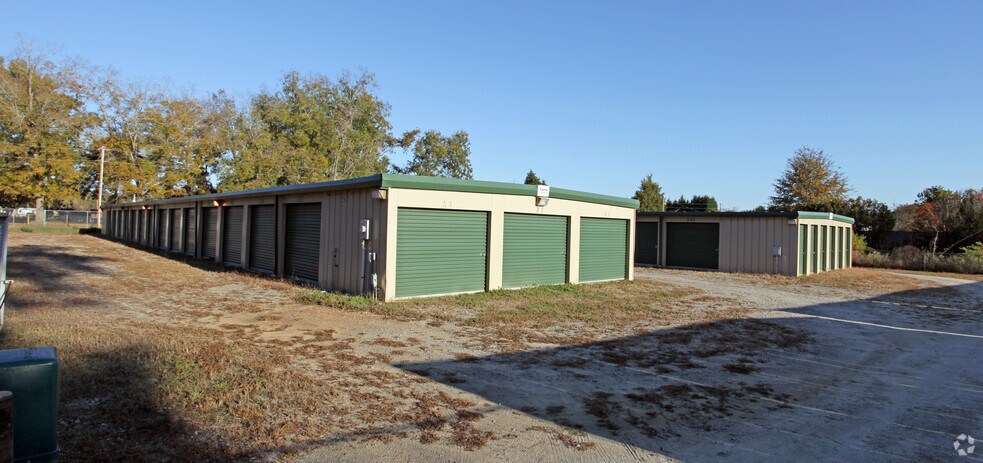 More Photos Of 2915-2935 Stamey Livestock Rd, Dalzell Self Storage For Sale