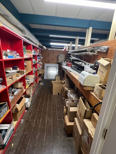 More Photos Of 1110 Dewey St, New Albany Flex For Sale