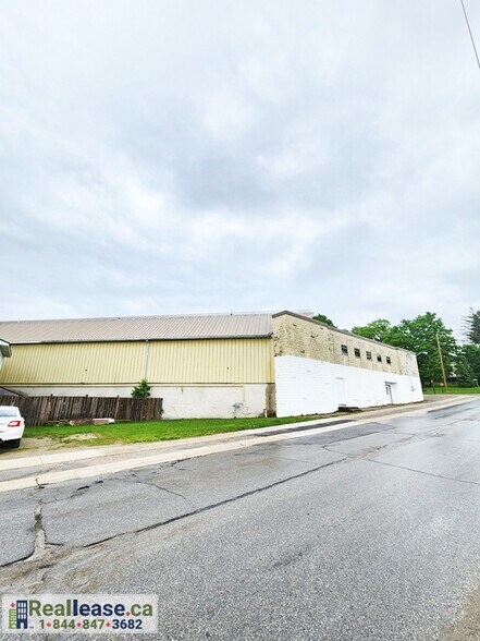 More Photos Of 37 E Victoria St, North Huron Sports And Entertainment For Lease