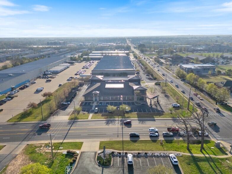 More Photos Of 2701 SE J St, Bentonville Office For Lease